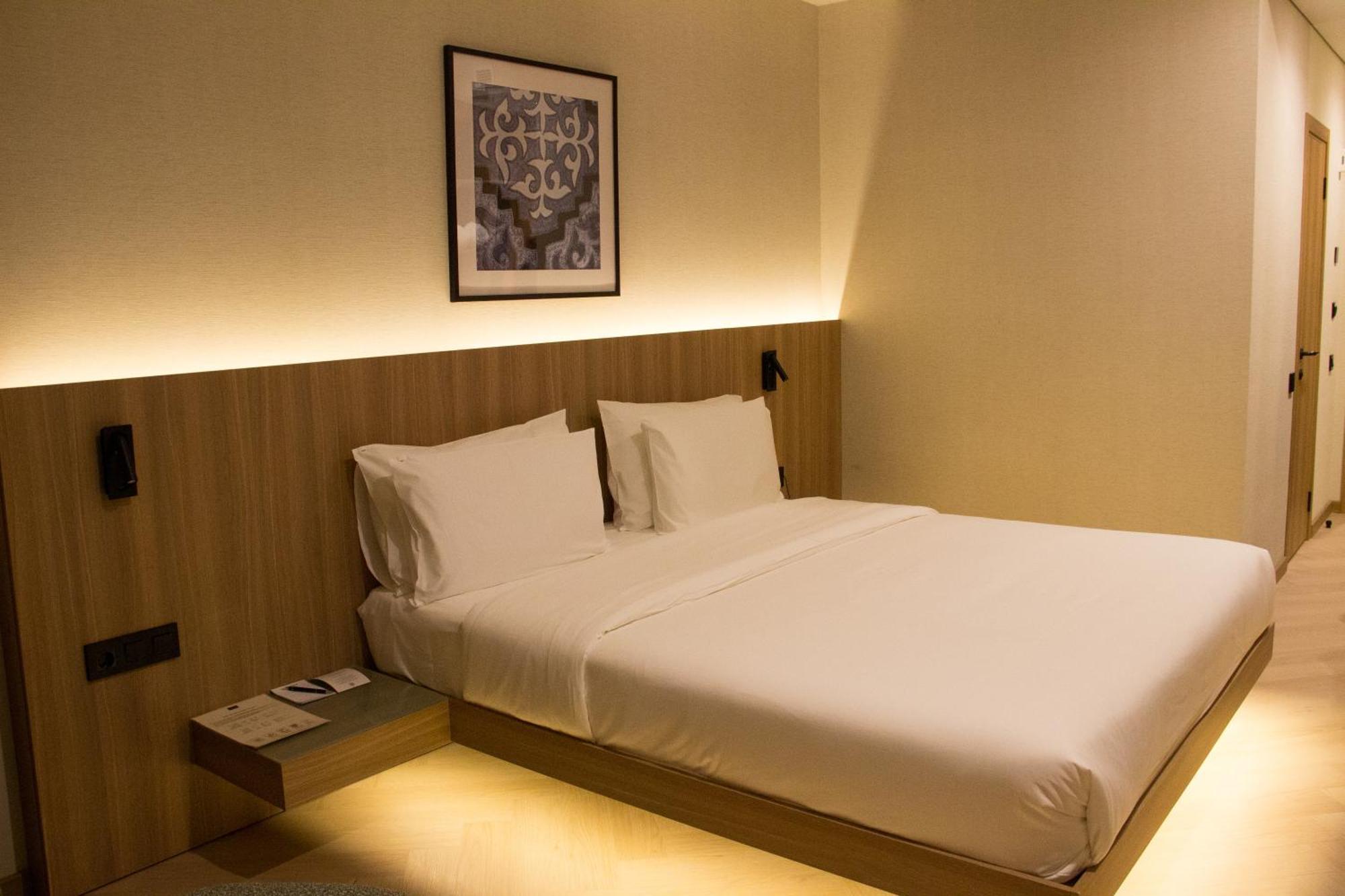 Resident Hotel Abay Ałma Ata Zewnętrze zdjęcie