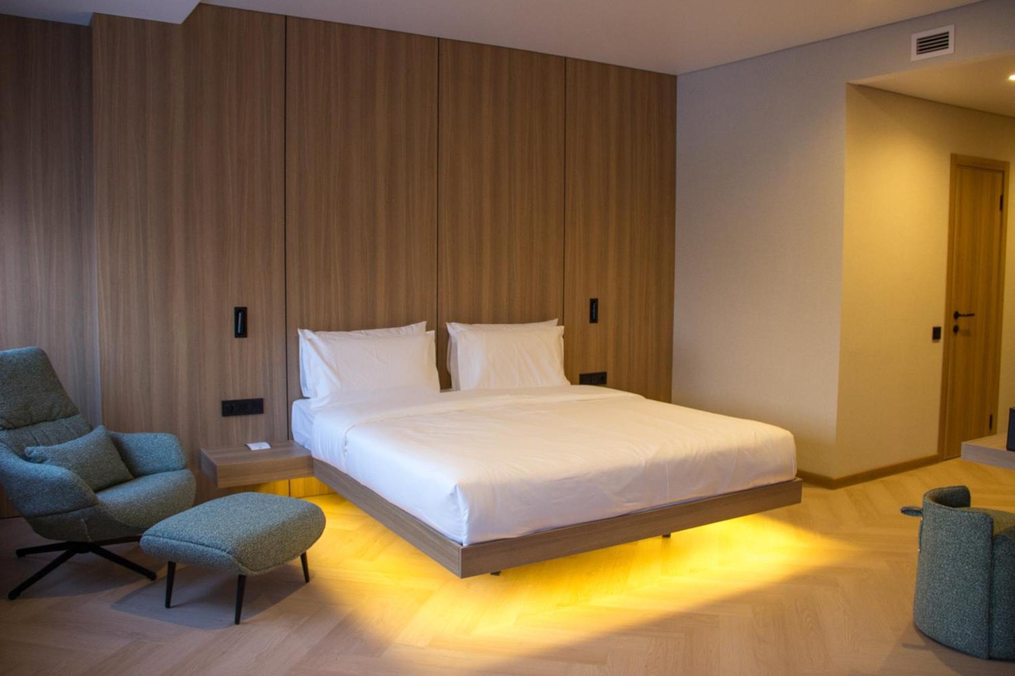 Resident Hotel Abay Ałma Ata Zewnętrze zdjęcie