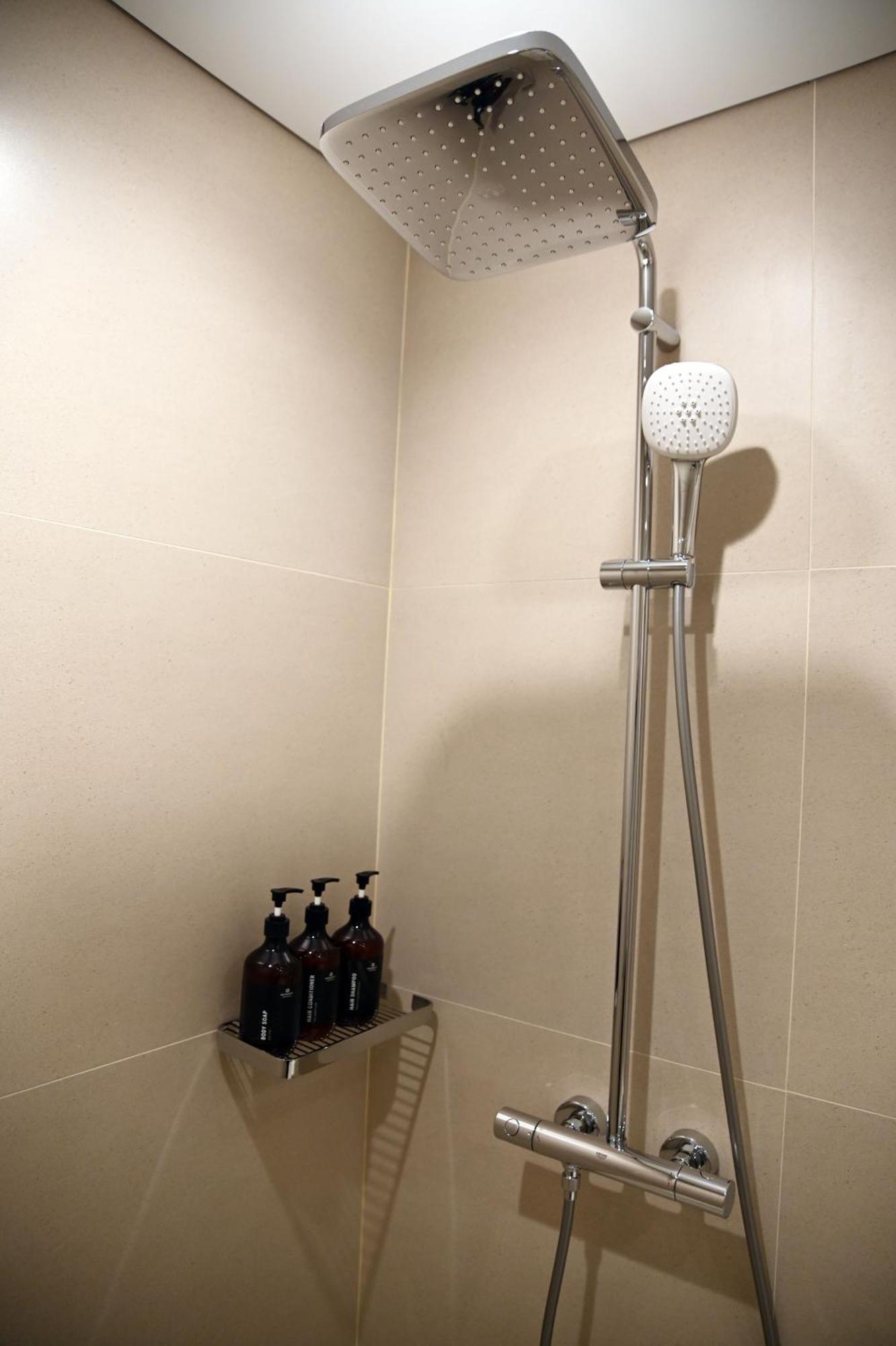 Resident Hotel Abay Ałma Ata Zewnętrze zdjęcie